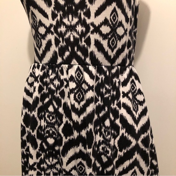 Xhilaration black and white lace dress zip back geo pattern SZ M EUC - Picture 3 of 9